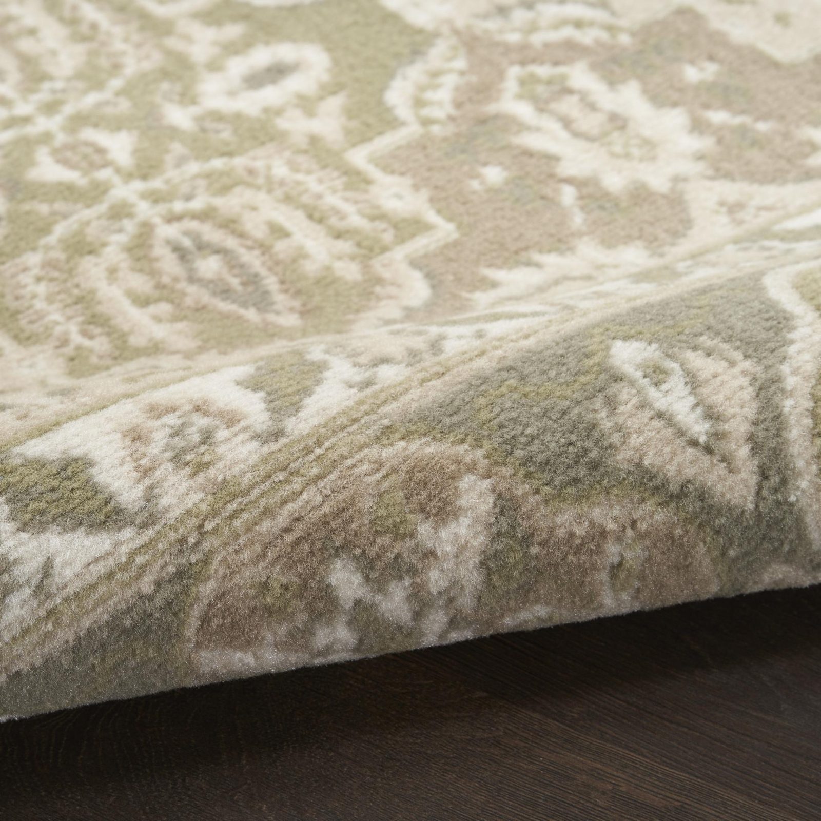 Green and Ivory Medallion Distressed Polypropylene Area Rug