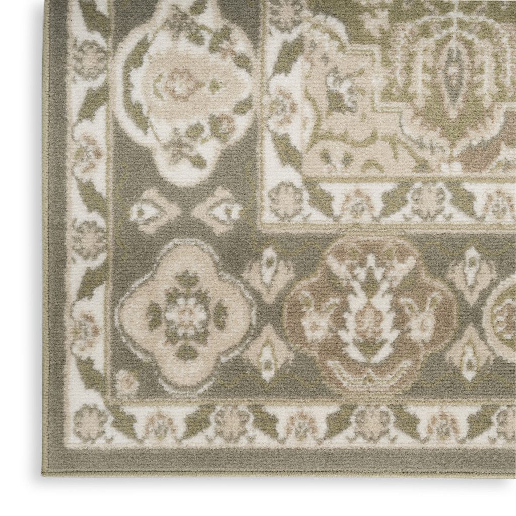 Green and Ivory Medallion Distressed Polypropylene Area Rug