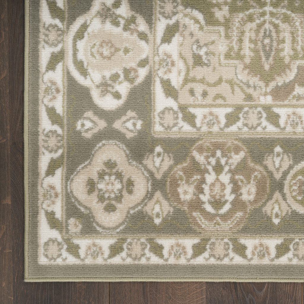 Green and Ivory Medallion Distressed Polypropylene Area Rug