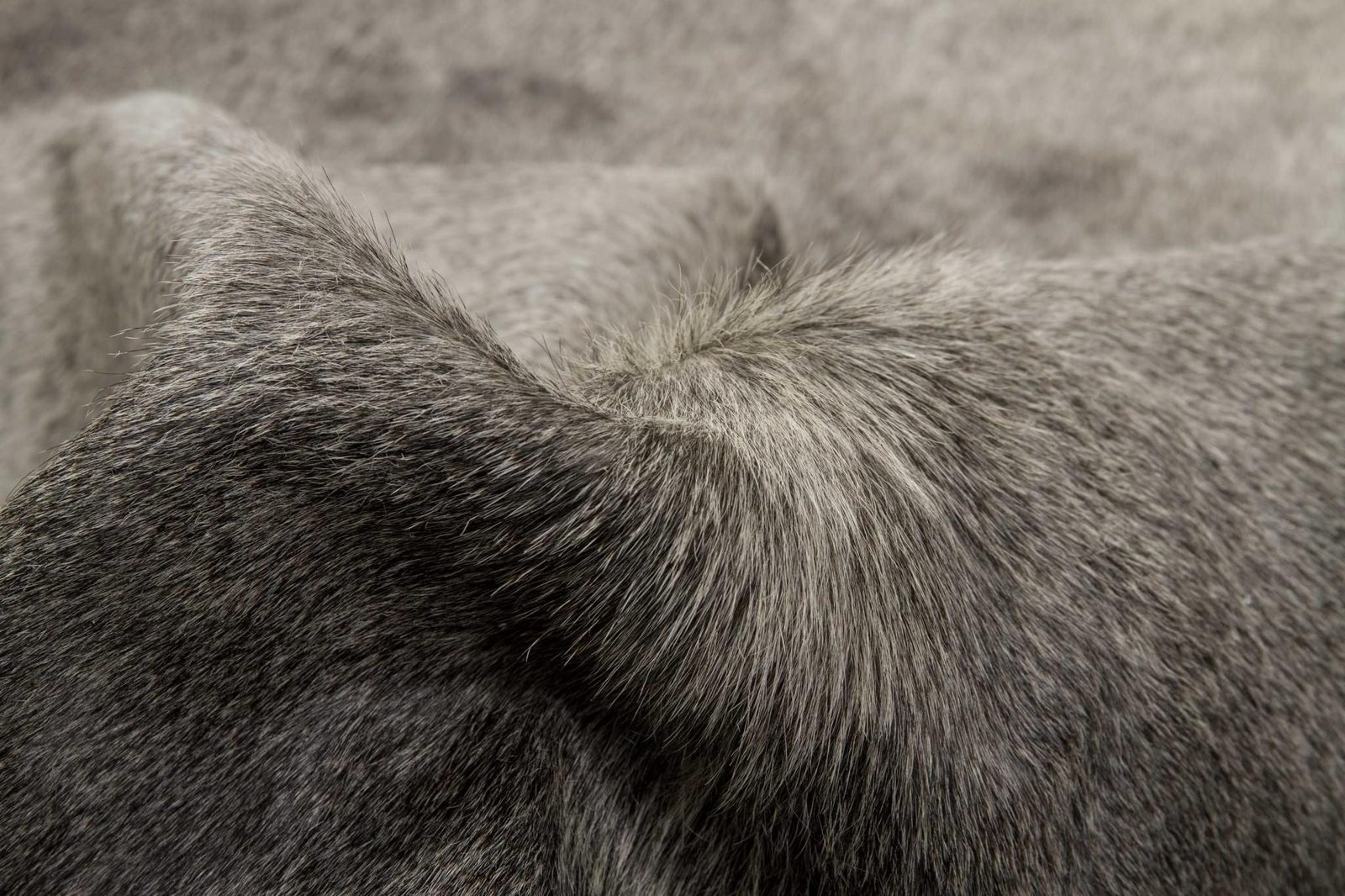 5′ X 7′ Gray Cowhide Area Rug