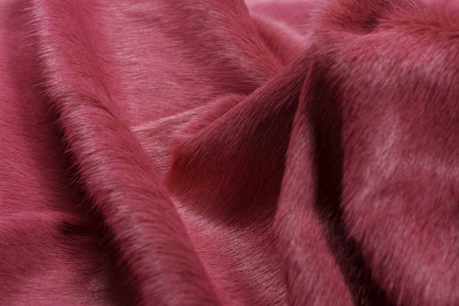 5′ X 7′ Fuchsia Cowhide Area Rug