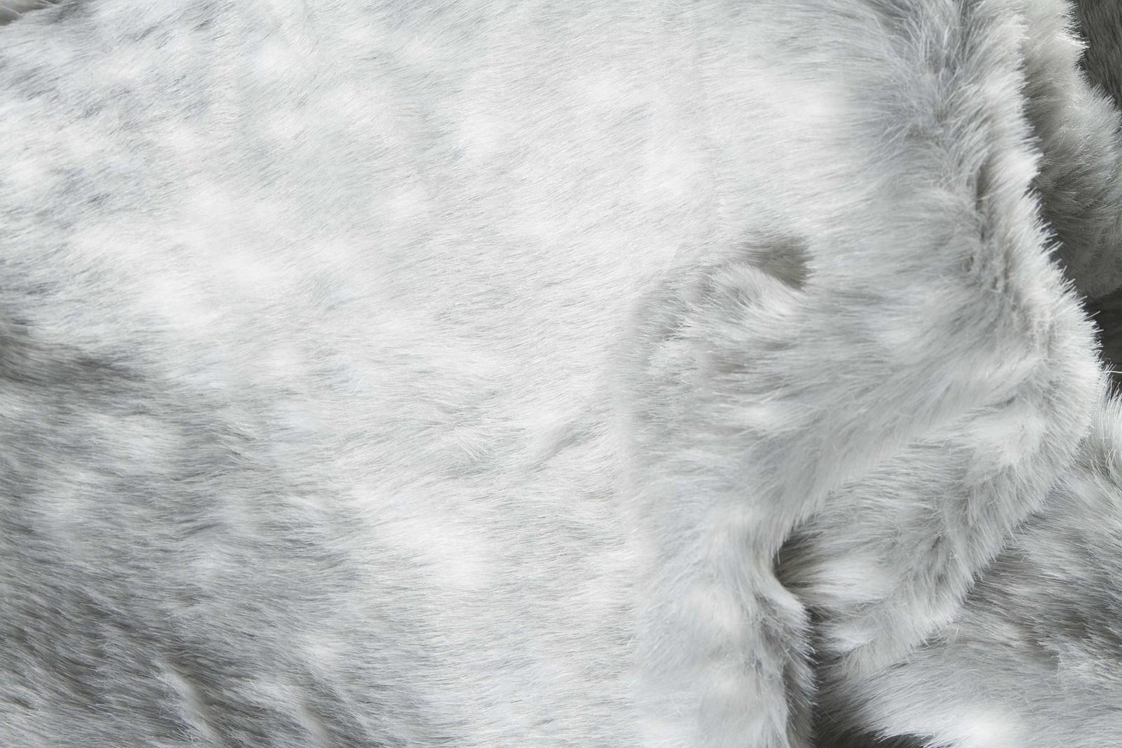 4′ X 5′ Gray Faux Fur Washable Area Rug