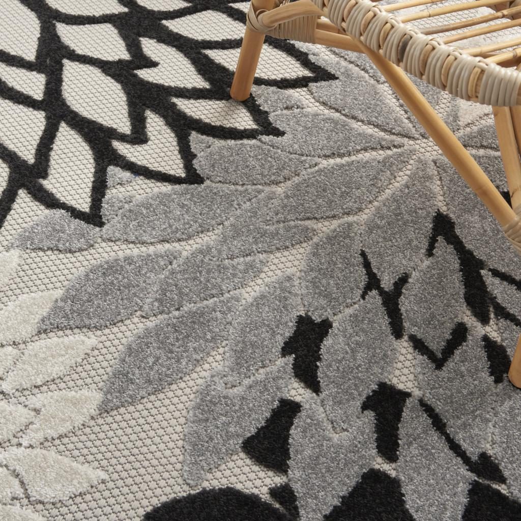 4′ X 6′ Black And White Indoor Outdoor Area Rug