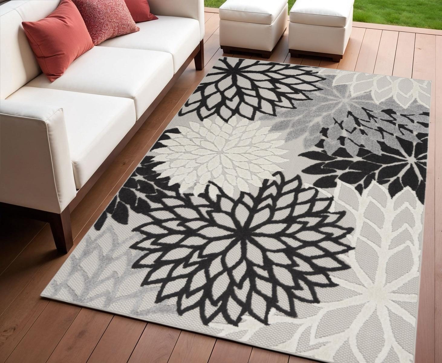 4′ X 6′ Black And White Indoor Outdoor Area Rug