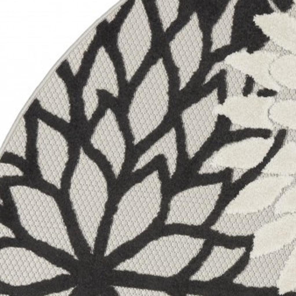 5′ Black and White Indoor Outdoor Round Rug II