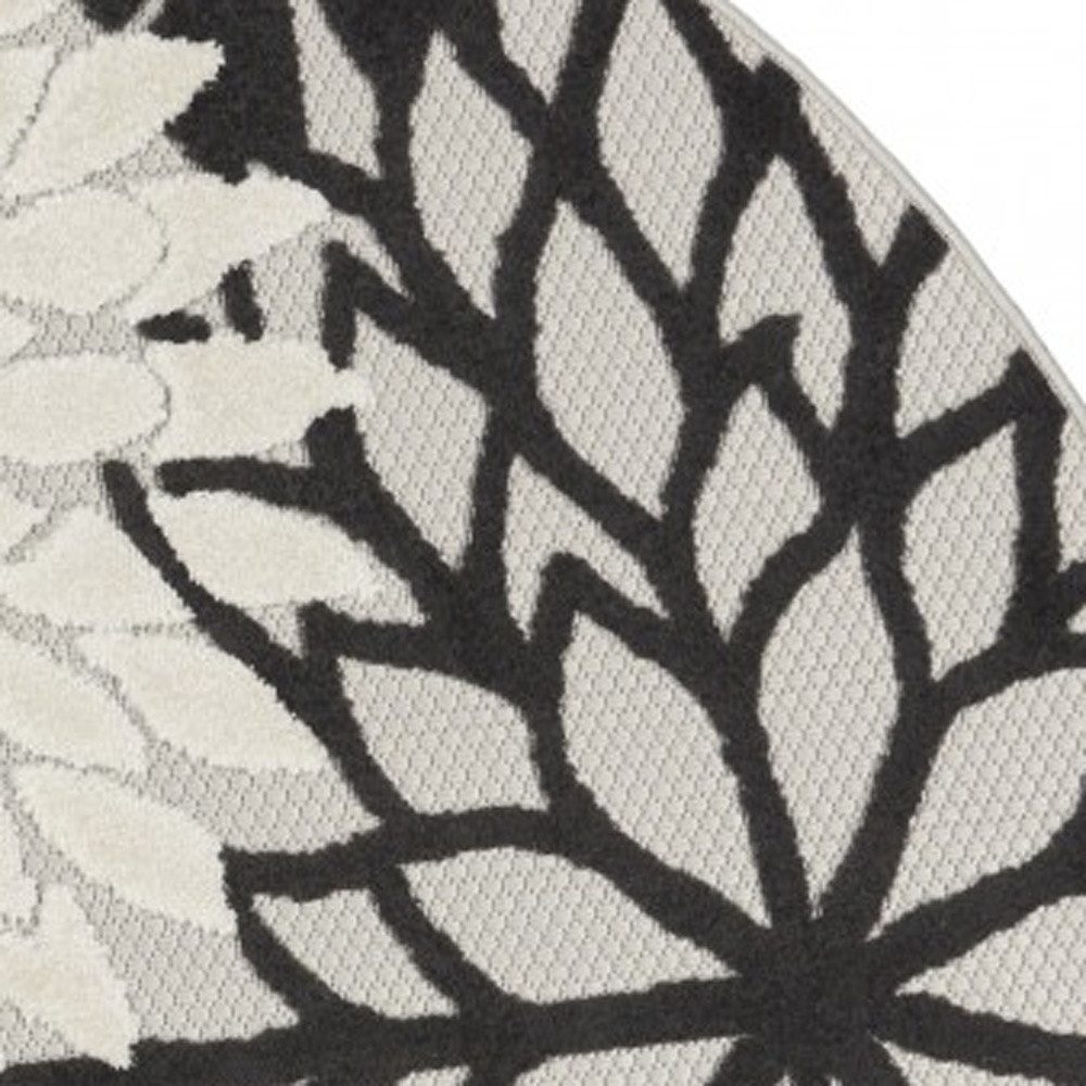 5′ Black and White Indoor Outdoor Round Rug II