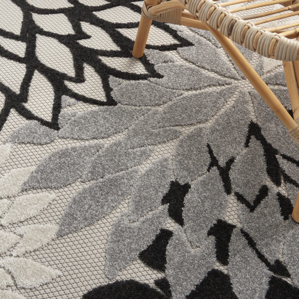 6′ X 9′ Black And White Indoor Outdoor Area Rug
