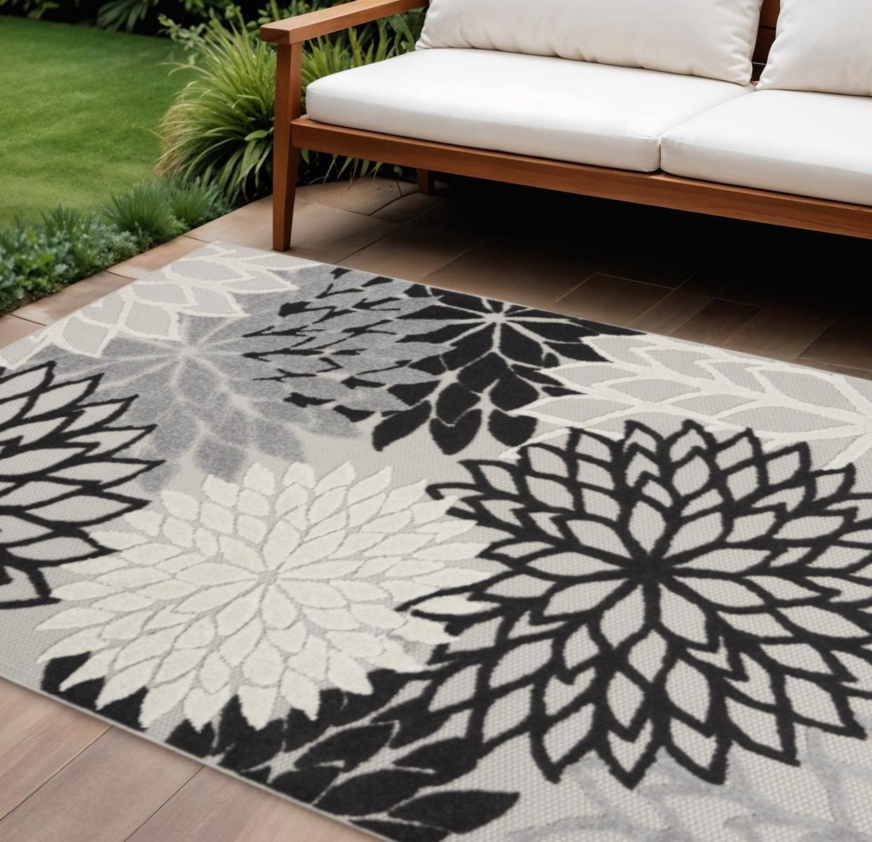 6′ X 9′ Black And White Indoor Outdoor Area Rug