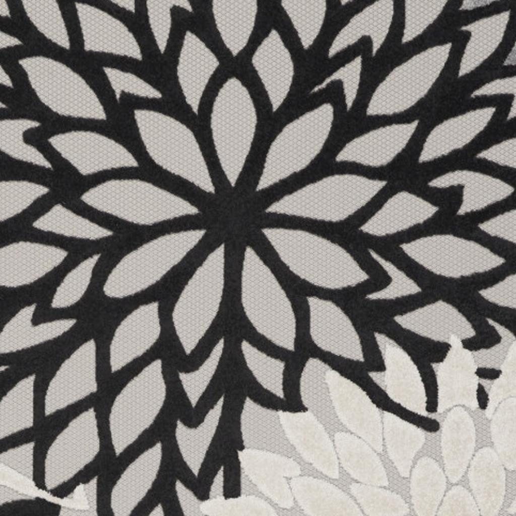 8′ X 11′ Black And White Indoor Outdoor Area Rug