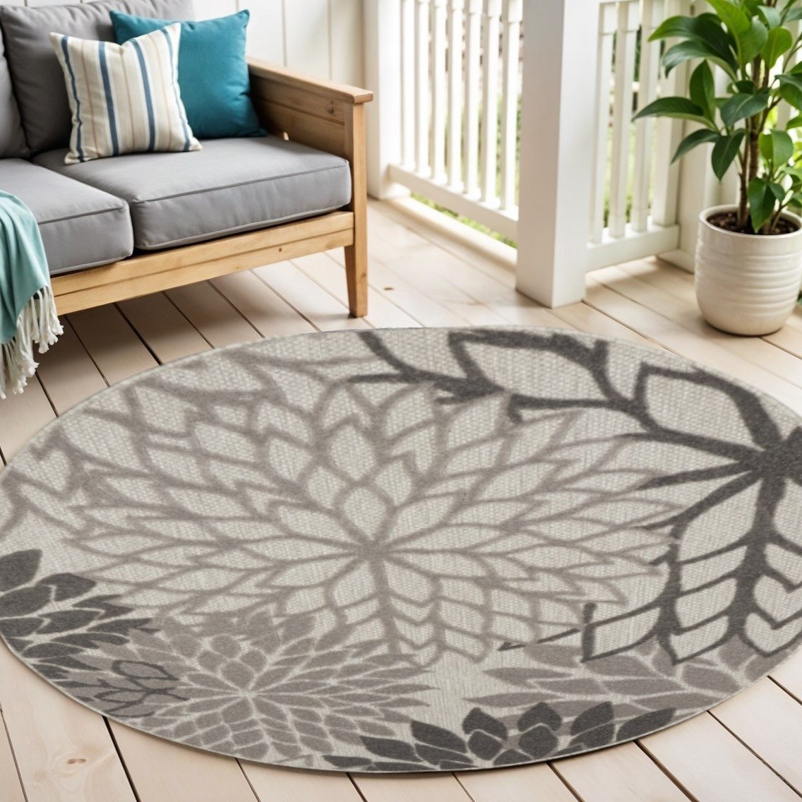 4′ Gray Indoor Outdoor Round Rug