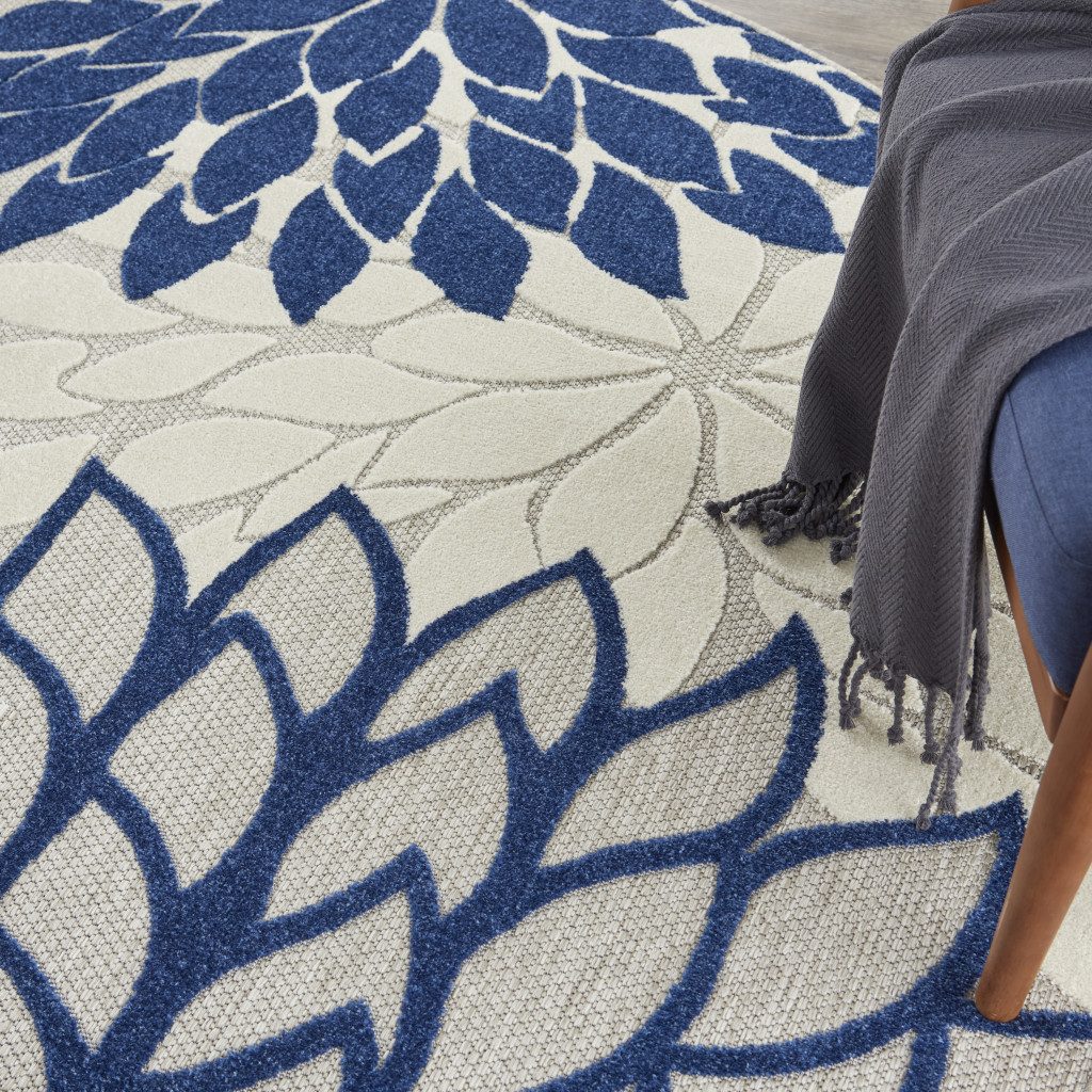 8′ Ivory and Blue Indoor Outdoor Round Rug II