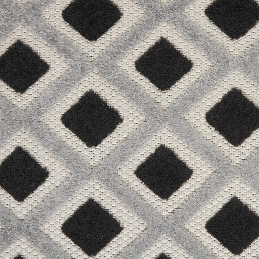 4′ X 6′ Black And White Indoor/Outdoor Area Rug II