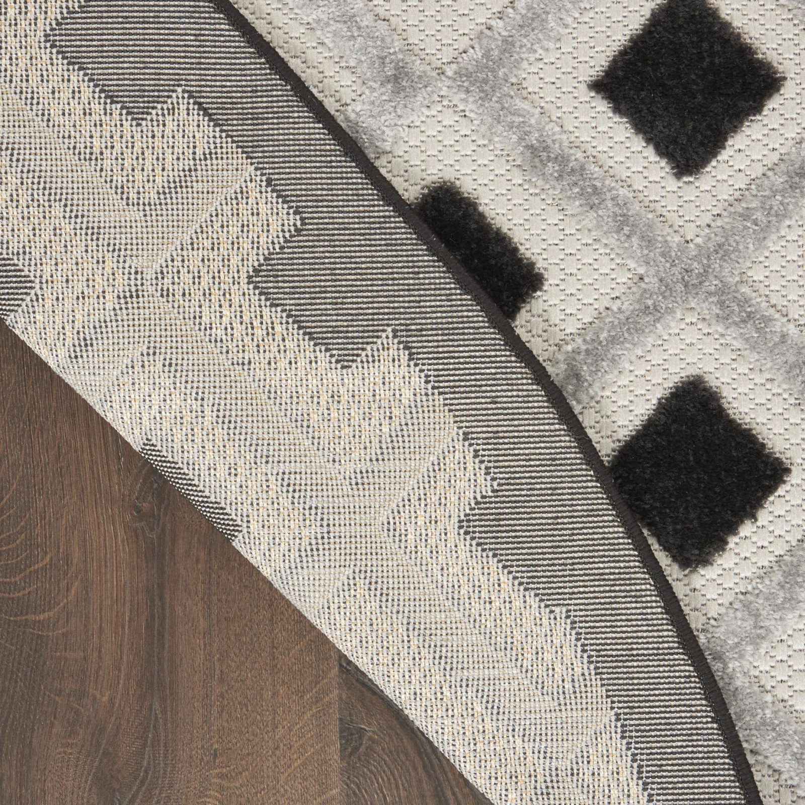 4′ Black and White Round Indoor Outdoor Rug II