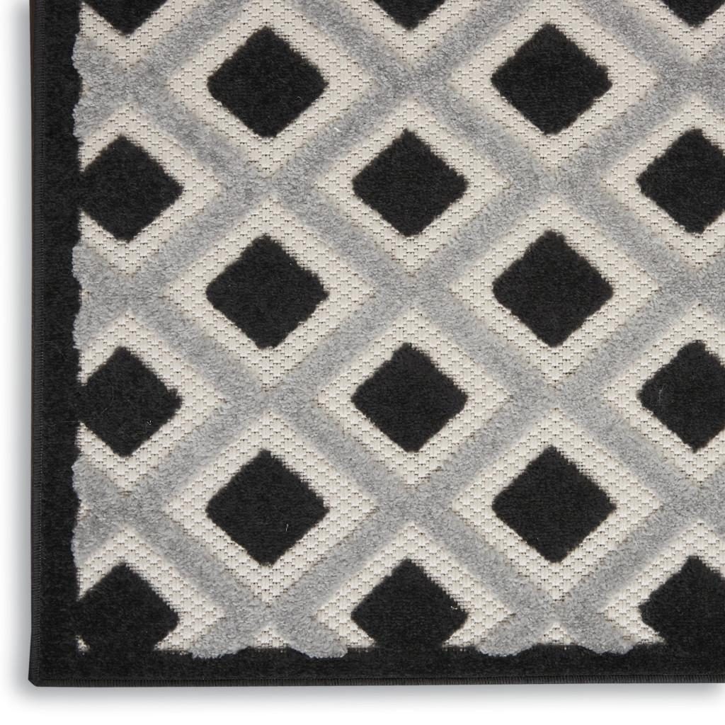 5′ X 8′ Black And White Indoor Outdoor Area Rug