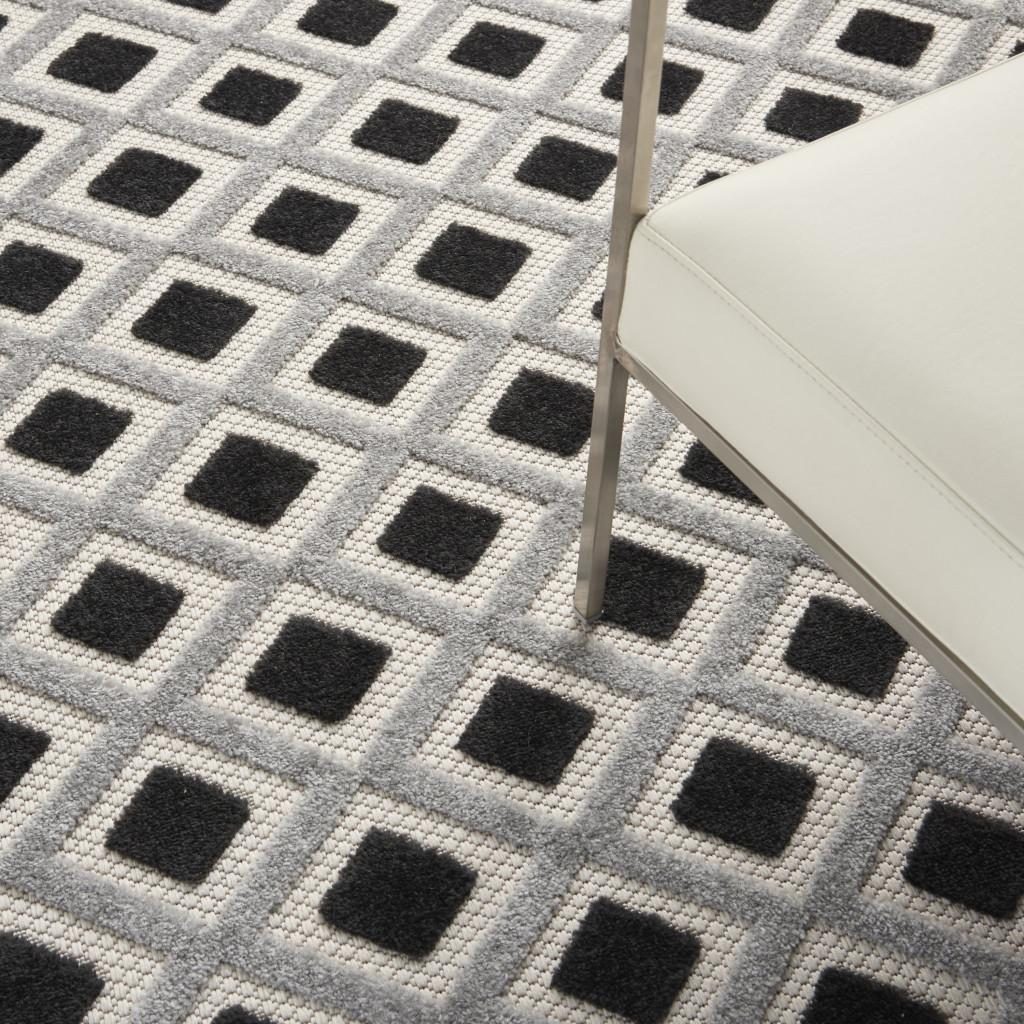 5′ X 8′ Black And White Indoor Outdoor Area Rug