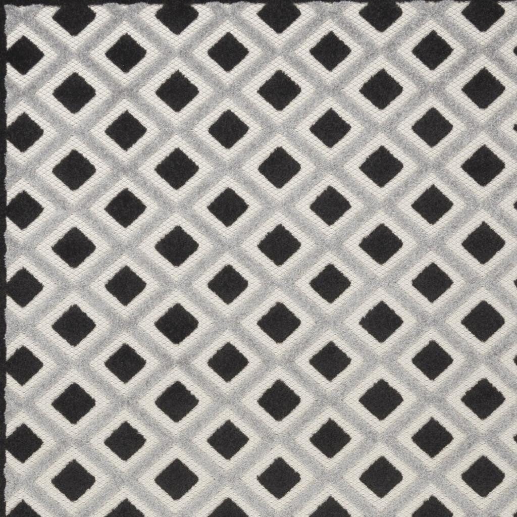 5′ X 8′ Black And White Indoor Outdoor Area Rug