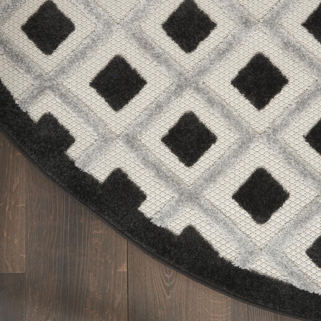 5′ Black and White Indoor Outdoor Round Rug