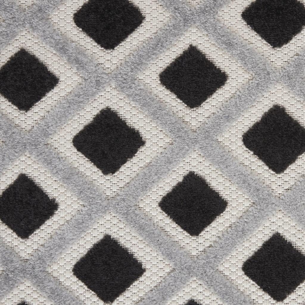 7′ X 10′ Black and White Indoor Outdoor Area Rug