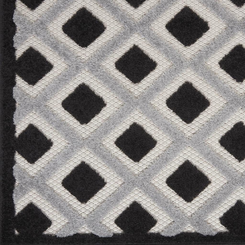 8′ X 11′ Black And White Indoor Outdoor Rug II