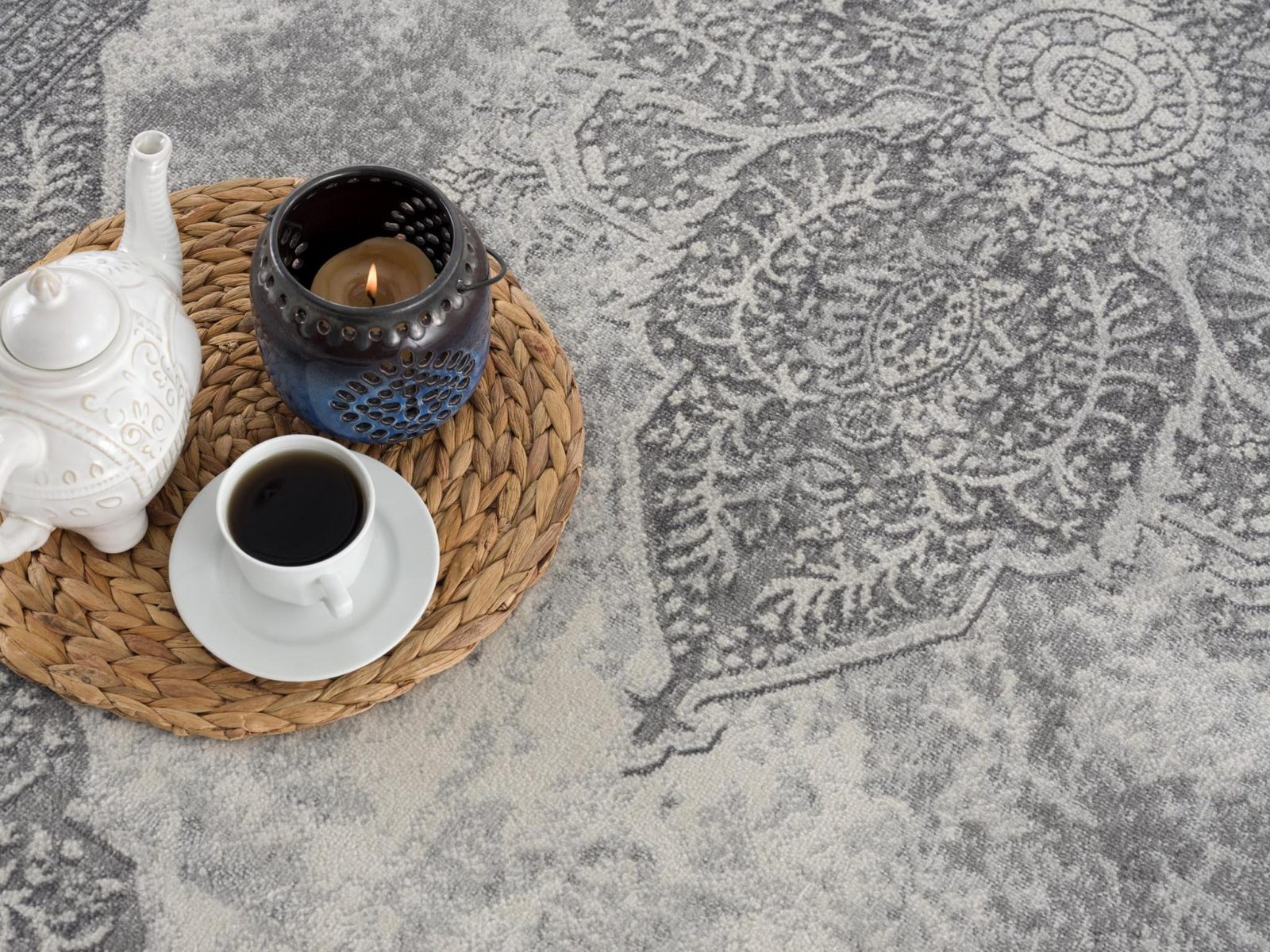 2′ X 6′ Gray Distressed Medallion Area Rug