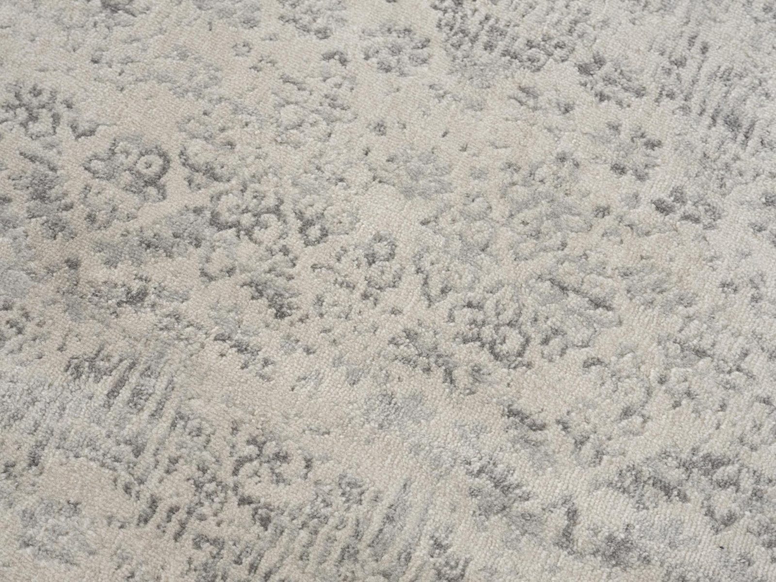 5′ X 8′ Ivory Distressed Ikat Area Rug
