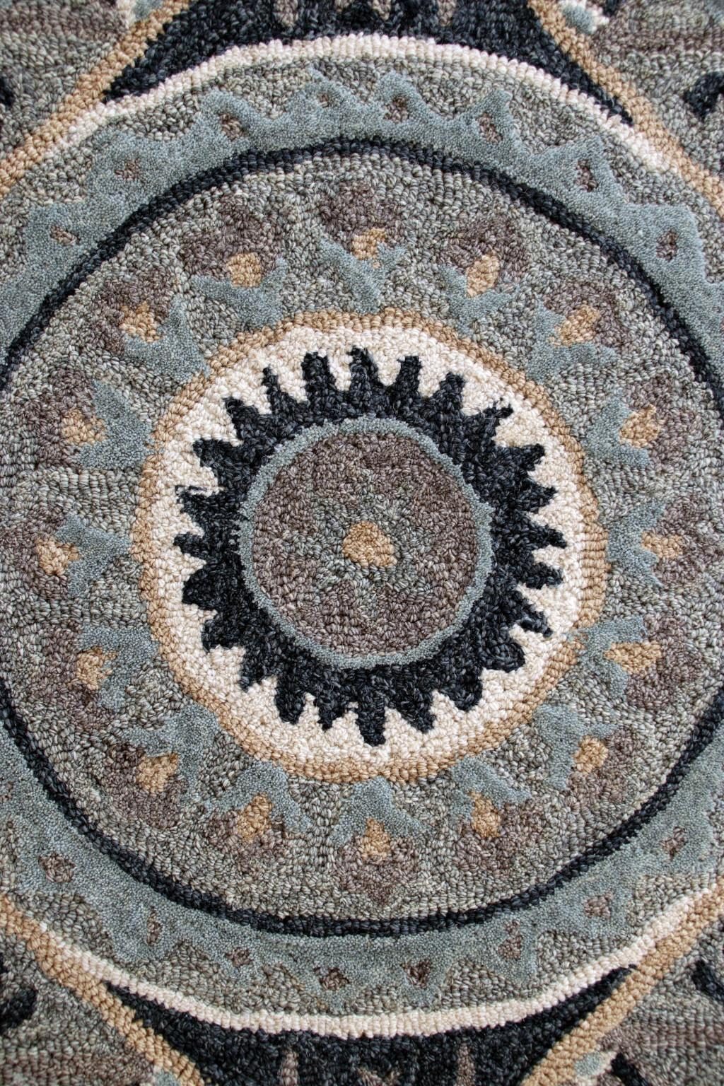 3′ Gray Geometric Medallion Round Rug