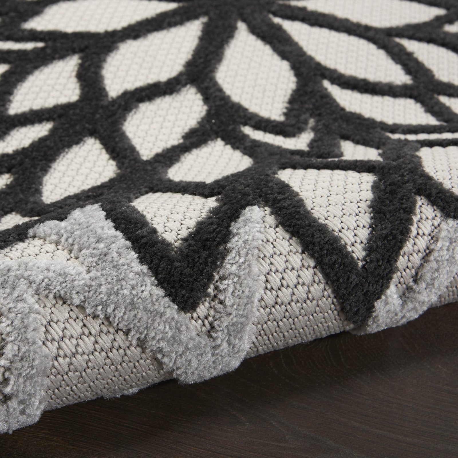 3′ X 4′ Black And White Indoor Outdoor Area Rug