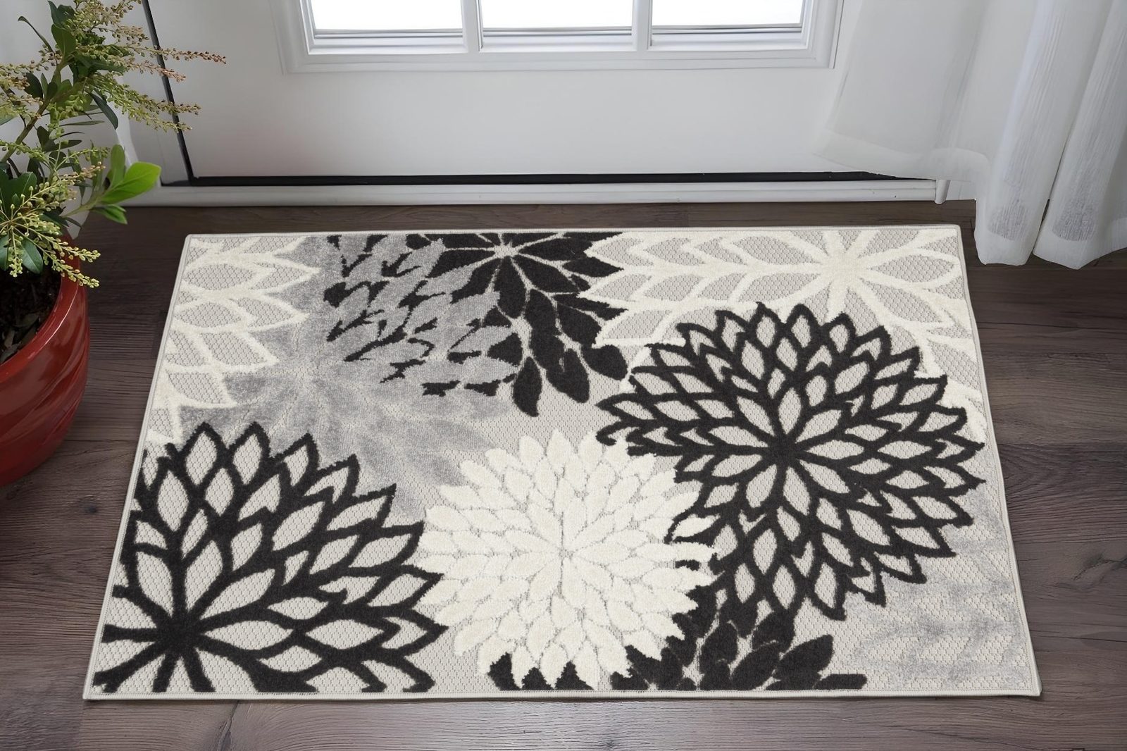 3′ X 4′ Black And White Indoor Outdoor Area Rug