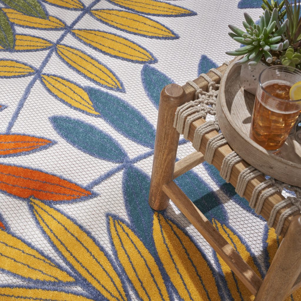 8′ X 8′ Ivory And Blue Round Indoor Outdoor Rug