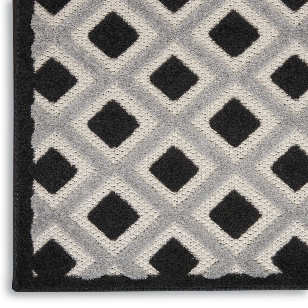 3′ X 4′ Black and White Indoor-Outdoor Area Rug II