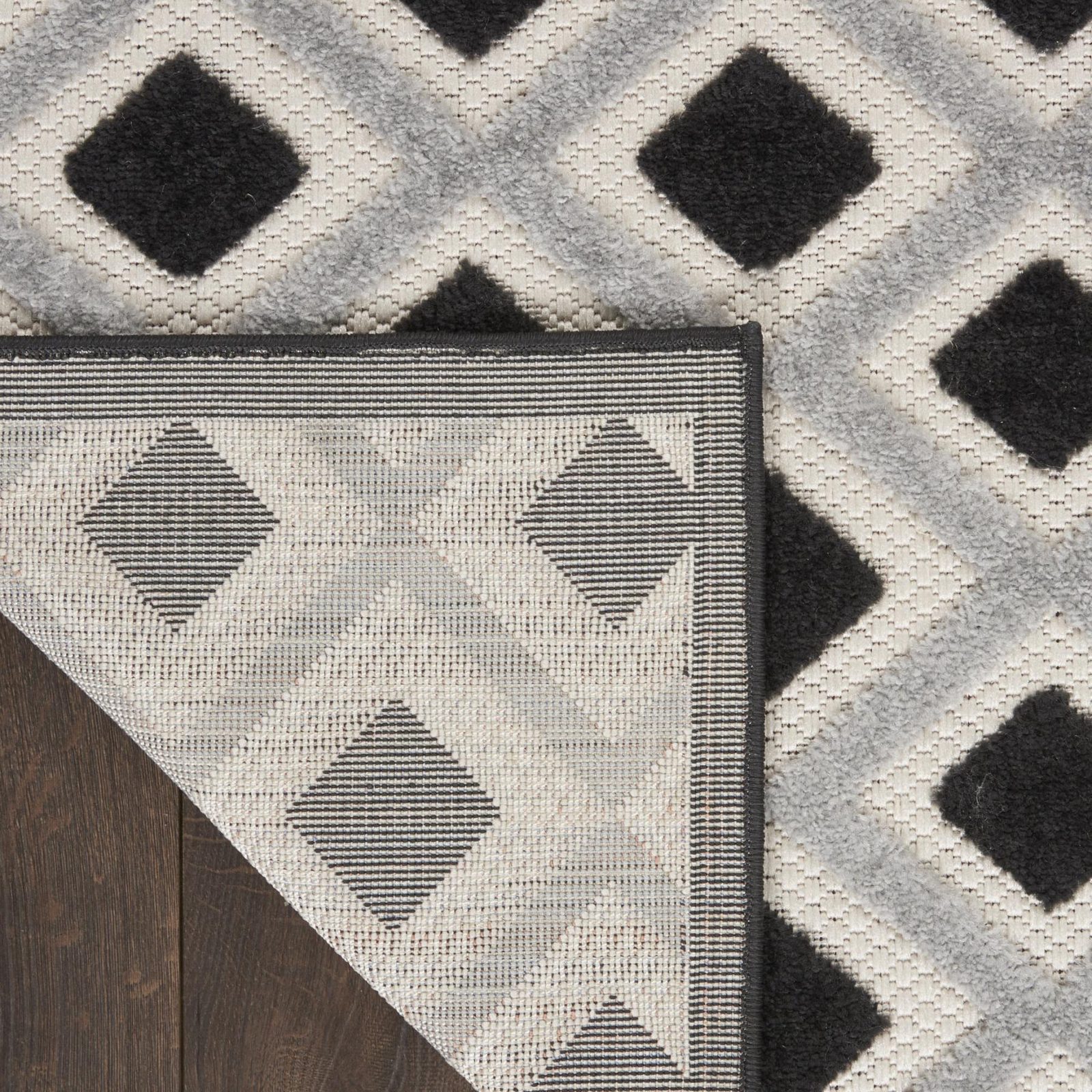 3′ X 4′ Black and White Indoor-Outdoor Area Rug II