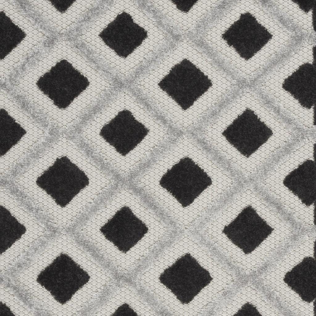 3′ X 4′ Black and White Indoor-Outdoor Area Rug II