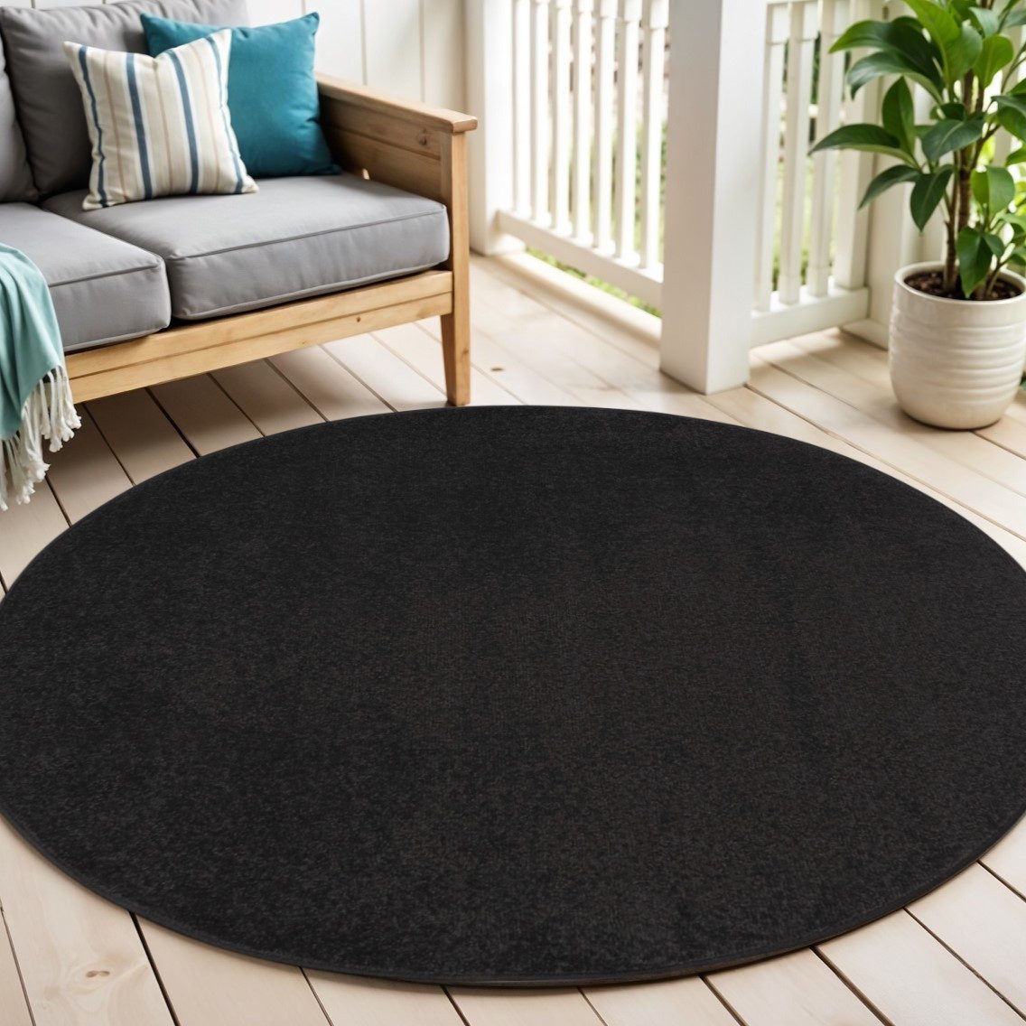 4′ Black Indoor Outdoor Round Rug