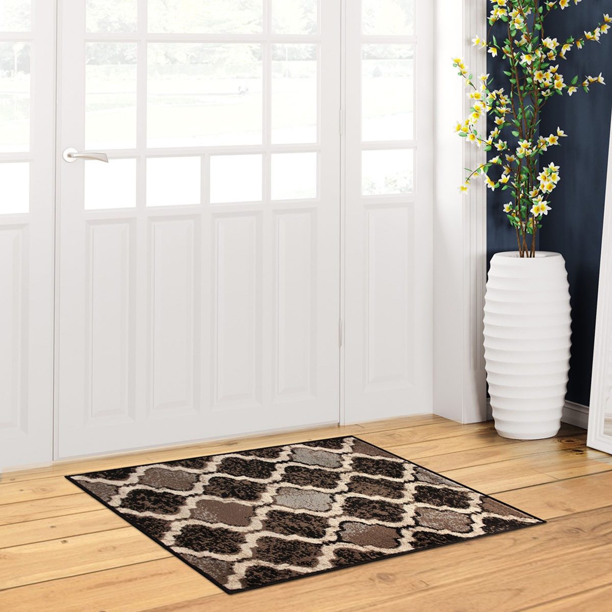 2′ X 3′ Brown Black Ivory Quatrefoil Distressed Area Rug