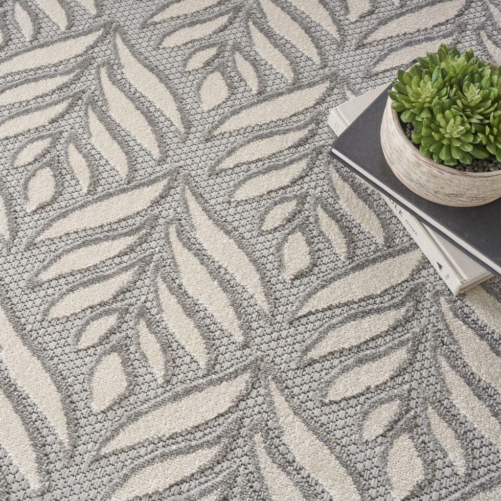 8′ Gray Floral Indoor Outdoor Round Rug