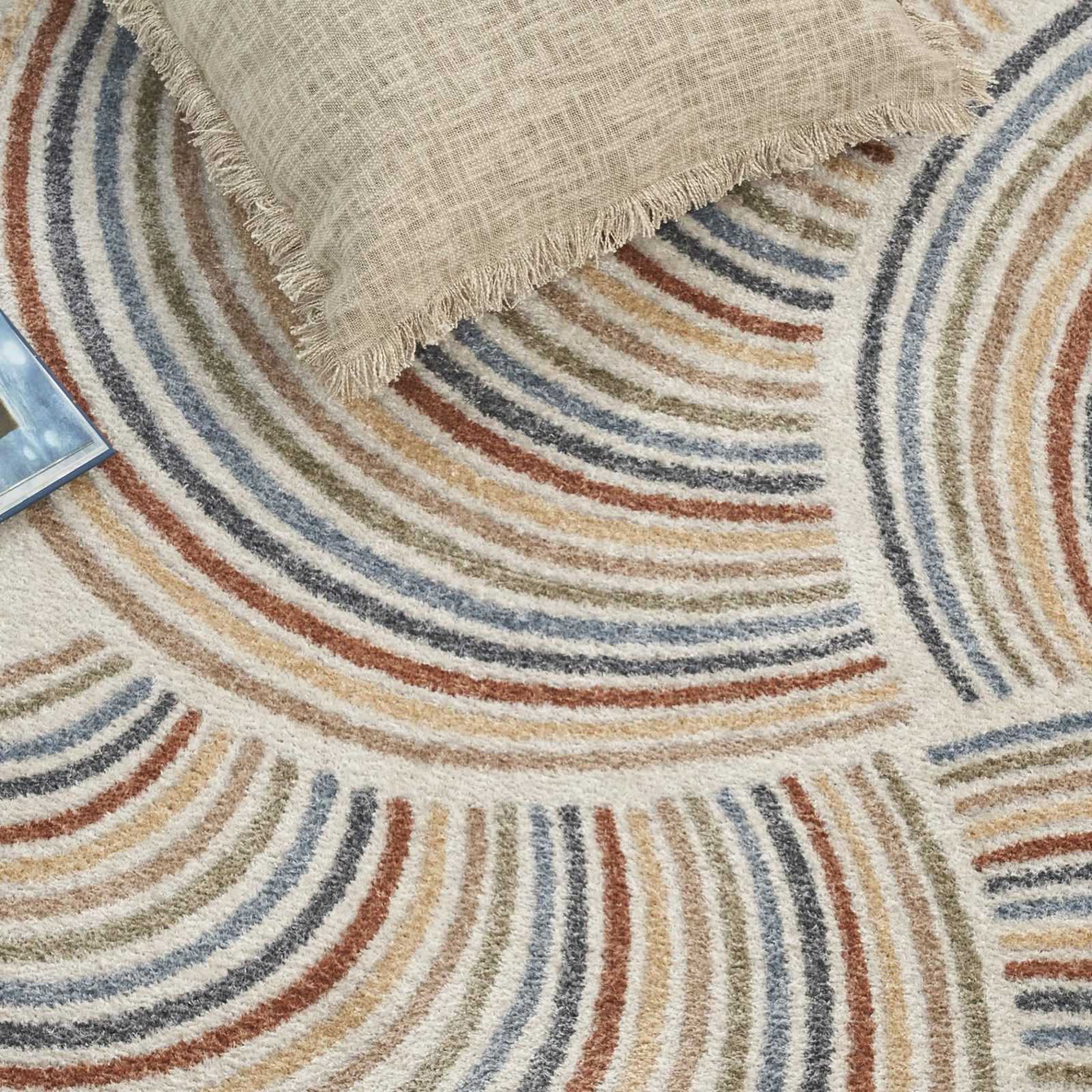 5′ X 7′ Blue and Ivory Abstract Area Rug II