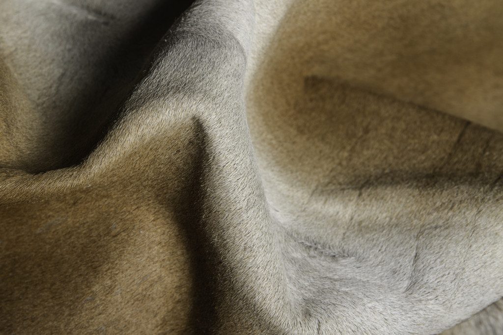 5′ X 7′ Tan Genuine Cowhide Hand Knotted Area Rug