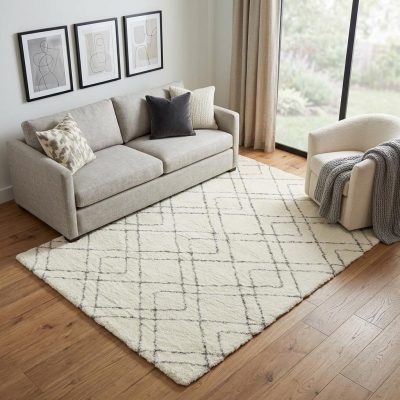 5′ X 7′ Ivory and Gray Geometric Shag Area Rug
