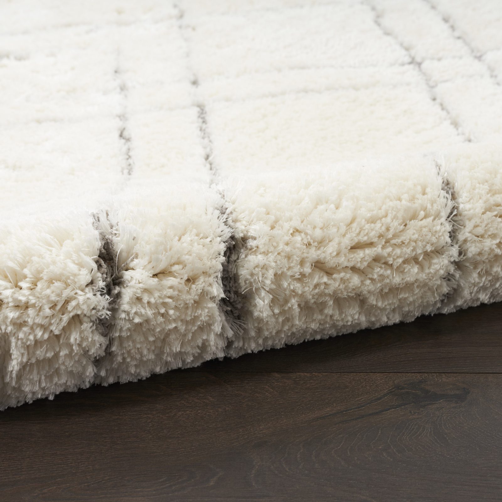 4′ X 6′ Ivory and Gray Geometric Shag Area Rug